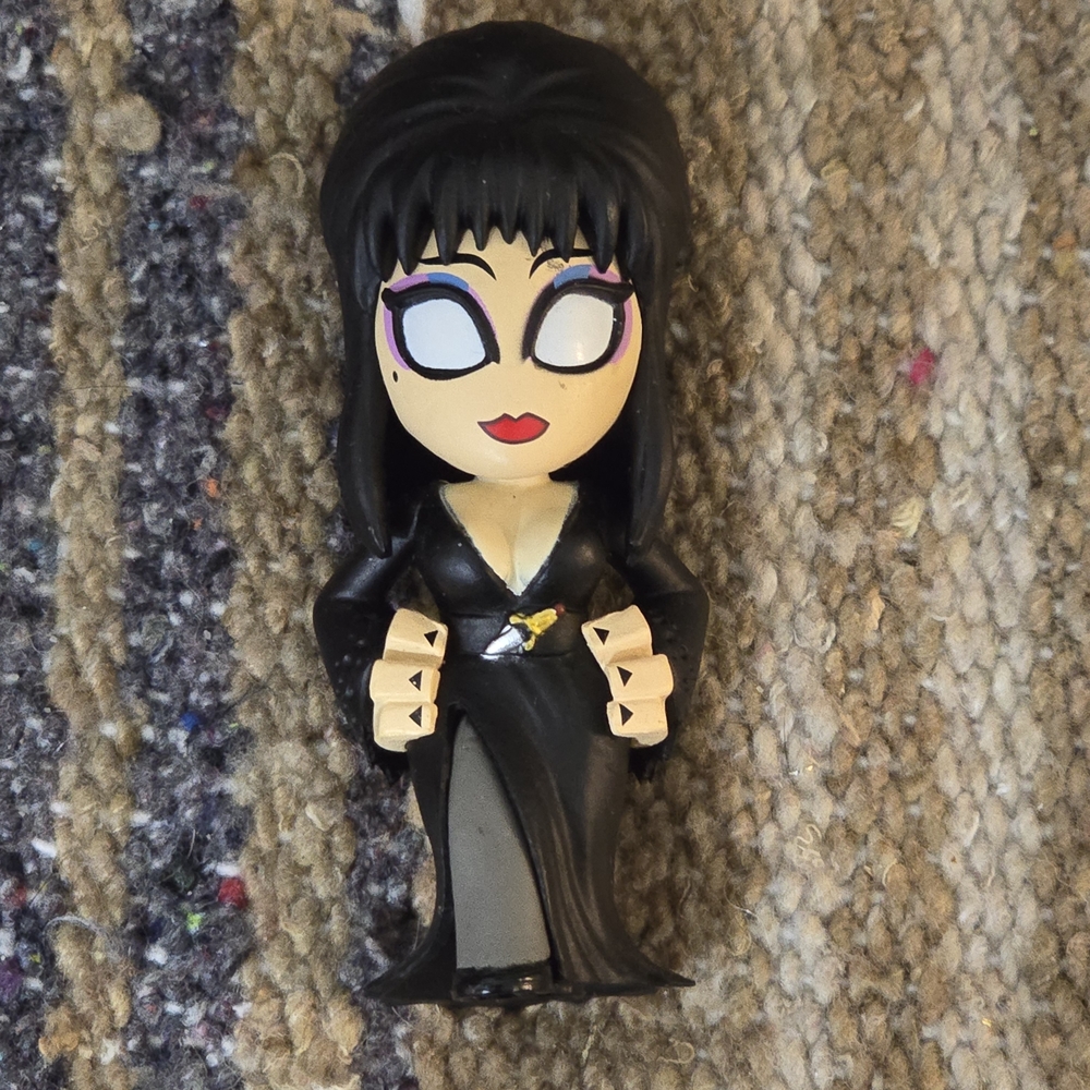 Elvira Mistress of the Dark Funko Mystery Minis Collectible Vinyl Figure